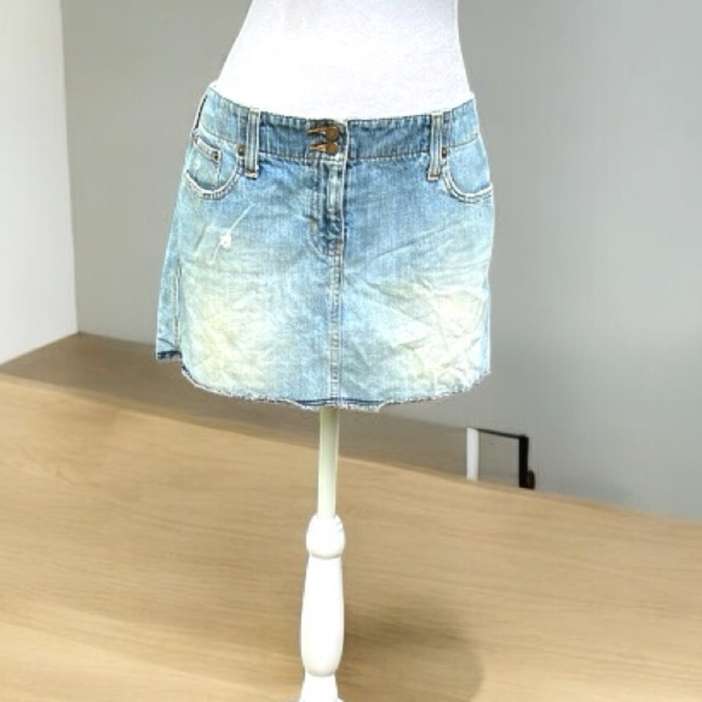Abercrombie & Fitch Raw Hem Distressed Mini Size 8